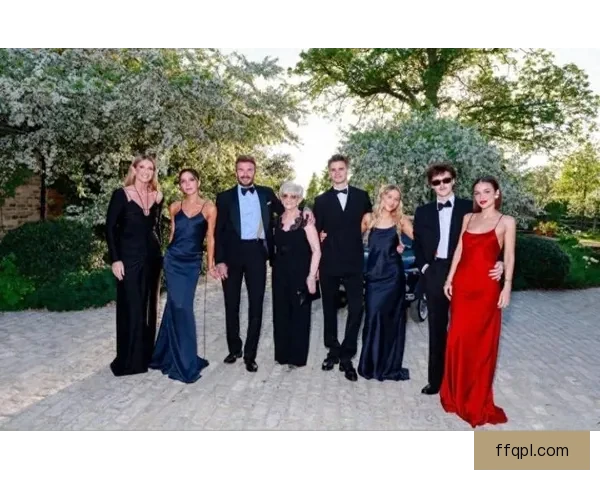 太阳报称贝克汉姆庆祝获封爵位派对大儿子布鲁克林缺席引关注